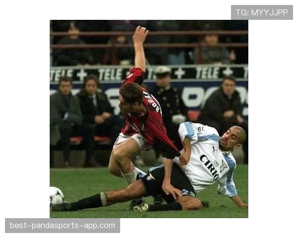 内斯塔与卡福防守策略的分化根源：位置职责与战术适配性差异