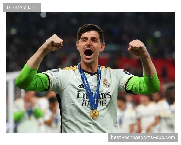 库尔图瓦如何以禁区统治力与高球处理能力构筑防守安全堡垒